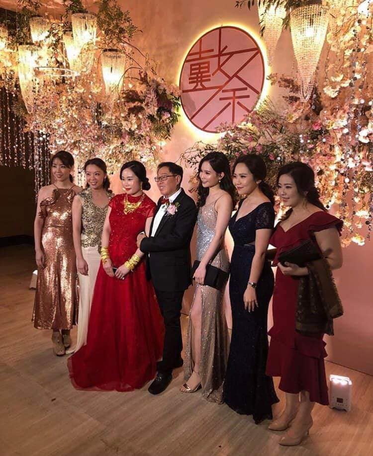 凯儿和丈夫的照片-1 四千金在1995年开始出道,至今已经推出30多张